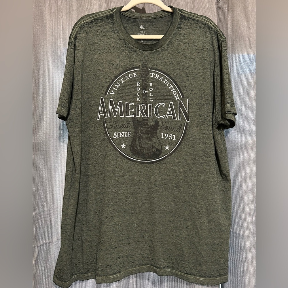 Vintage Tradition Men's Iconic Green T-Shirt